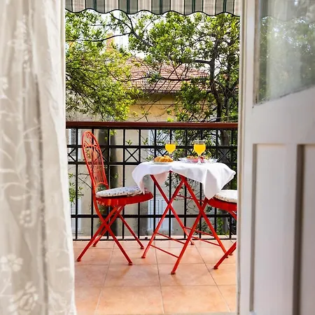 Appartement Center With A Garden View *