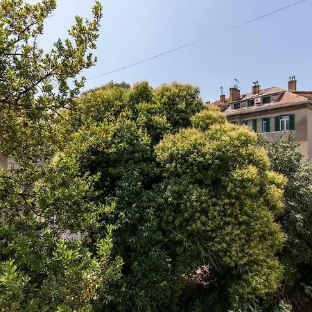 Central Garden View Home *