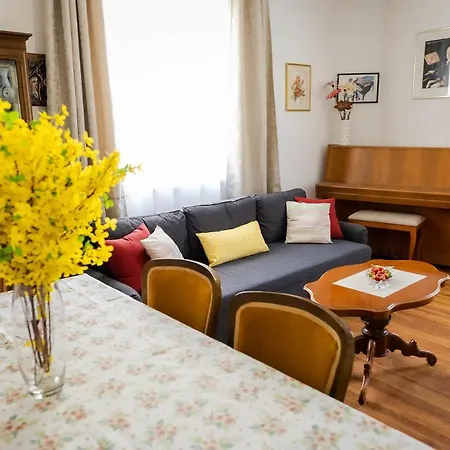 Center With A Garden View *