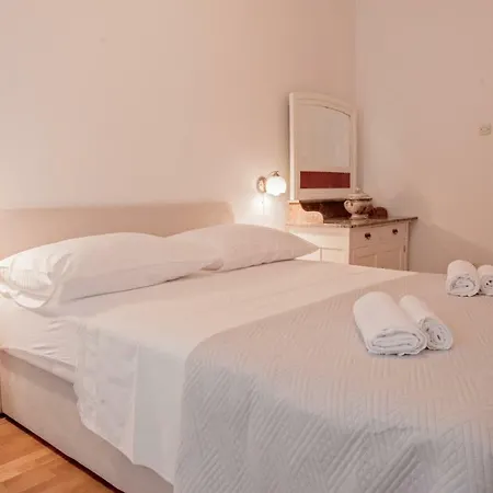 Appartamento Center With A Garden View *